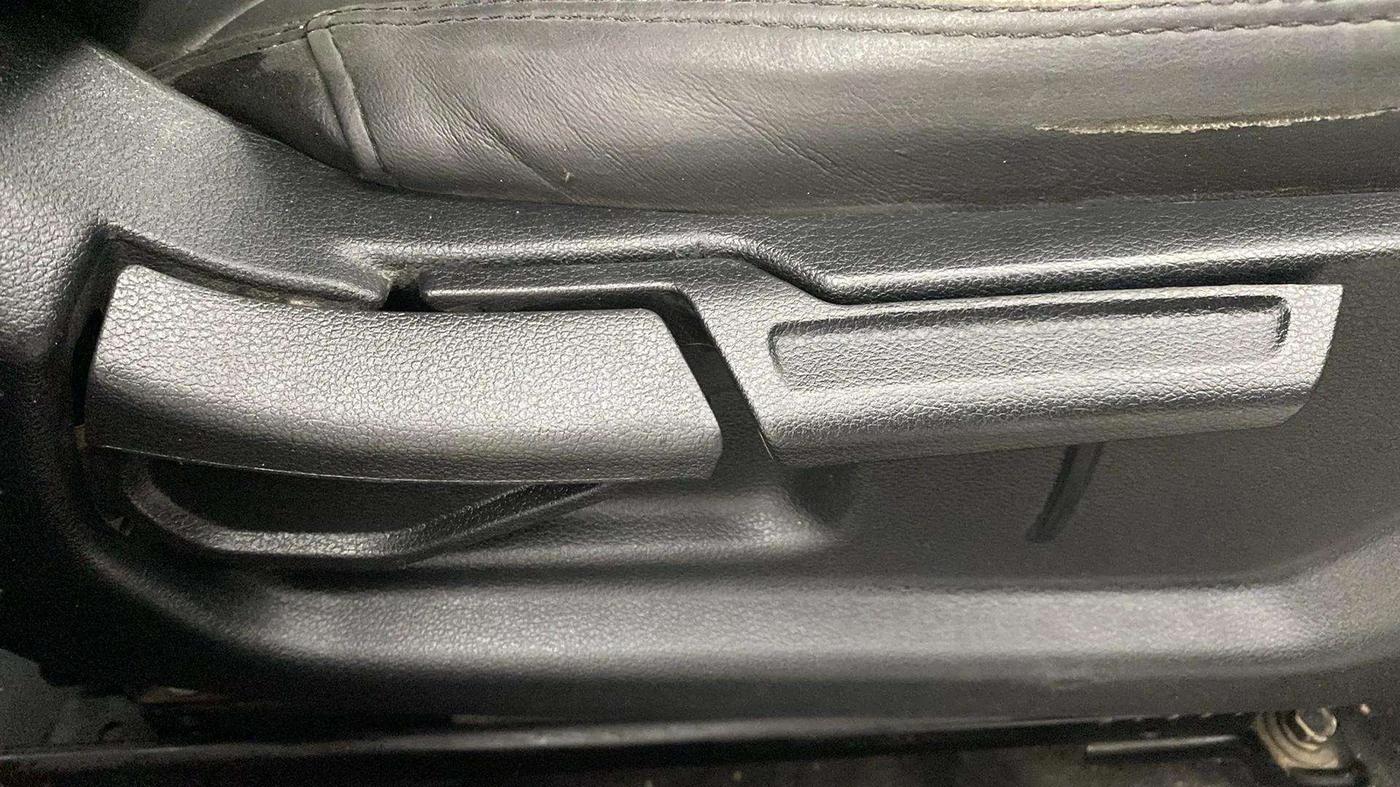 2022 Hyundai VENUE SX 1.2 PETROL, Petrol, Manual, 42,500 km, Driver Side Adjustment Panel