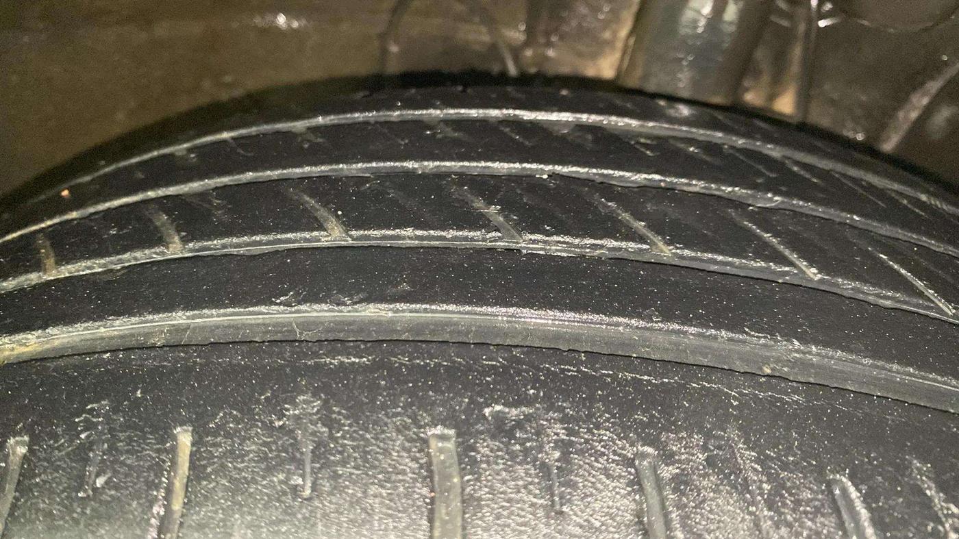 2022 Hyundai VENUE SX 1.2 PETROL, Petrol, Manual, 42,500 km, Left Front Tyre Tread