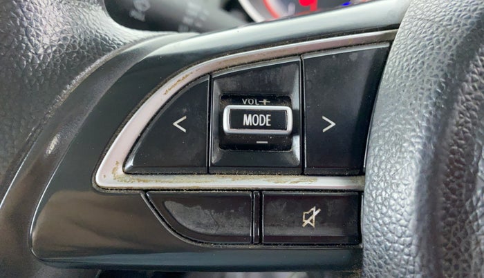 2019 Maruti Swift VXI, Petrol, Manual, 45,190 km, Steering wheel - Sound system control not functional