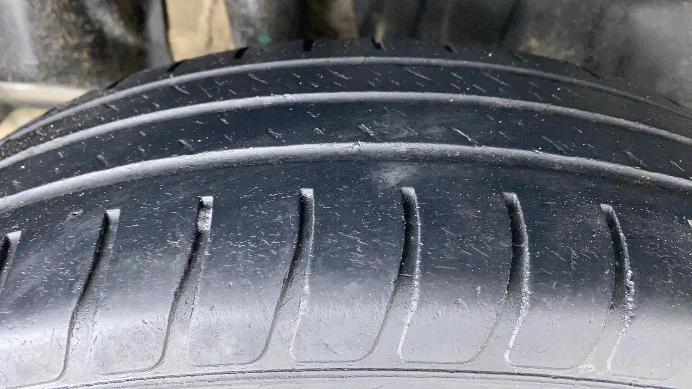 2019 Maruti Swift VXI, Petrol, Manual, 45,190 km, Right Rear Tyre Tread