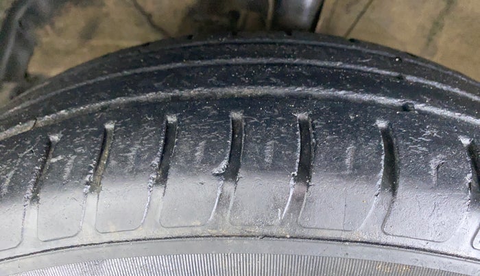 2019 Maruti Swift VXI, Petrol, Manual, 45,190 km, Left Front Tyre Tread