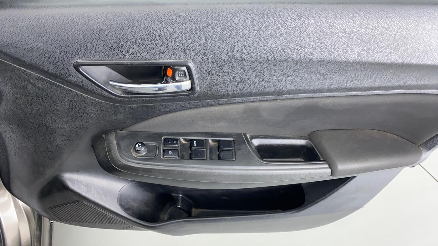 2019 Maruti Swift VXI, Petrol, Manual, 45,190 km, Driver Side Door Panels Control