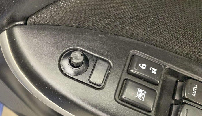 2018 Maruti Baleno DELTA PETROL 1.2, Petrol, Manual, 53,651 km, Right rear-view mirror - ORVM switch has minor damage