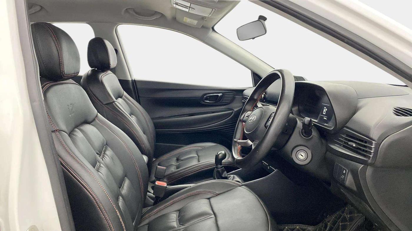 2021 Hyundai NEW I20 SPORTZ 1.2 MT, Petrol, Manual, 40,995 km, Right Side Front Door Cabin