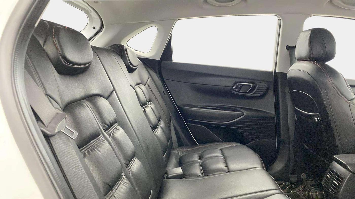 2021 Hyundai NEW I20 SPORTZ 1.2 MT, Petrol, Manual, 40,995 km, Right Side Rear Door Cabin