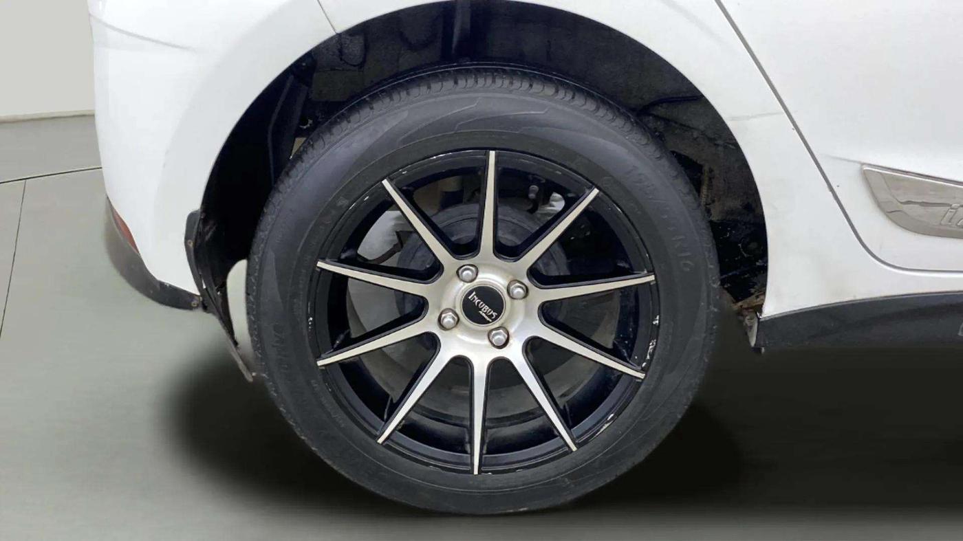 2021 Hyundai NEW I20 SPORTZ 1.2 MT, Petrol, Manual, 40,995 km, Right Rear Wheel