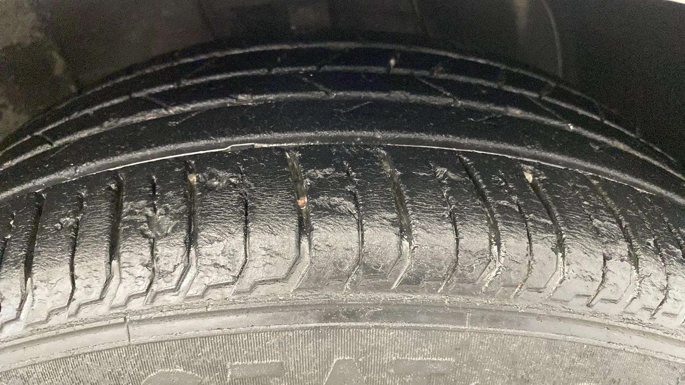 2021 Hyundai NEW I20 SPORTZ 1.2 MT, Petrol, Manual, 40,995 km, Right Front Tyre Tread