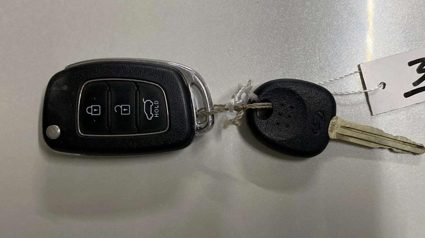 2021 Hyundai NEW I20 SPORTZ 1.2 MT, Petrol, Manual, 40,995 km, Key Close Up