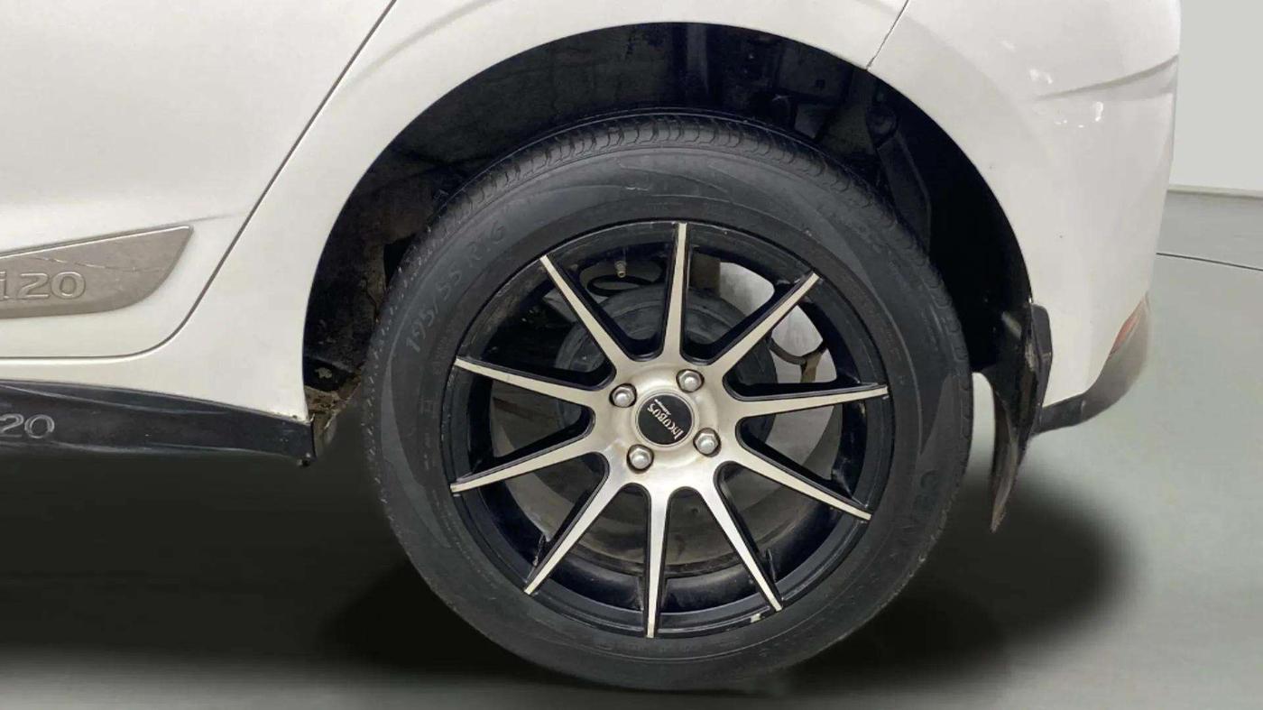 2021 Hyundai NEW I20 SPORTZ 1.2 MT, Petrol, Manual, 40,995 km, Left Rear Wheel