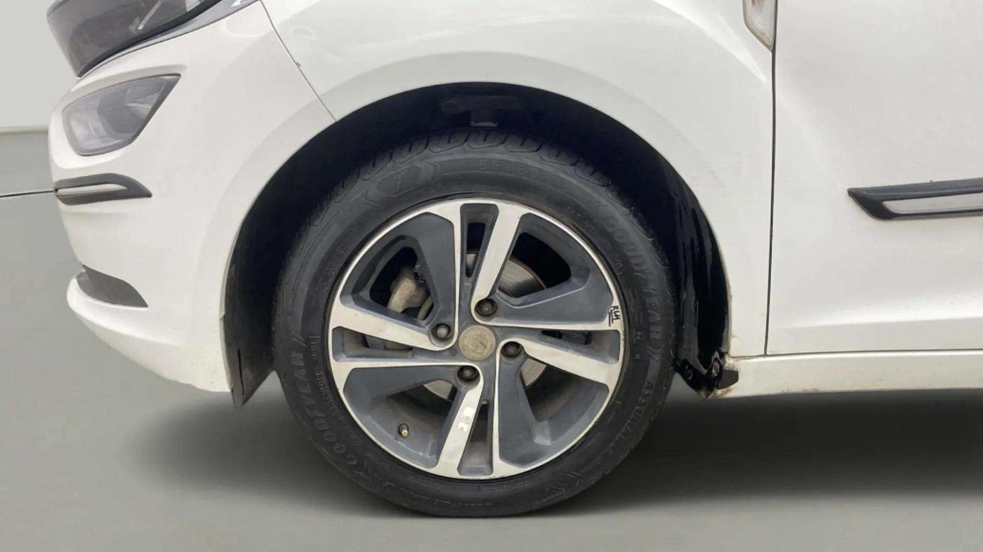 2021 Tata ALTROZ XZ DIESEL, Diesel, Manual, 46,464 km, Left Front Wheel
