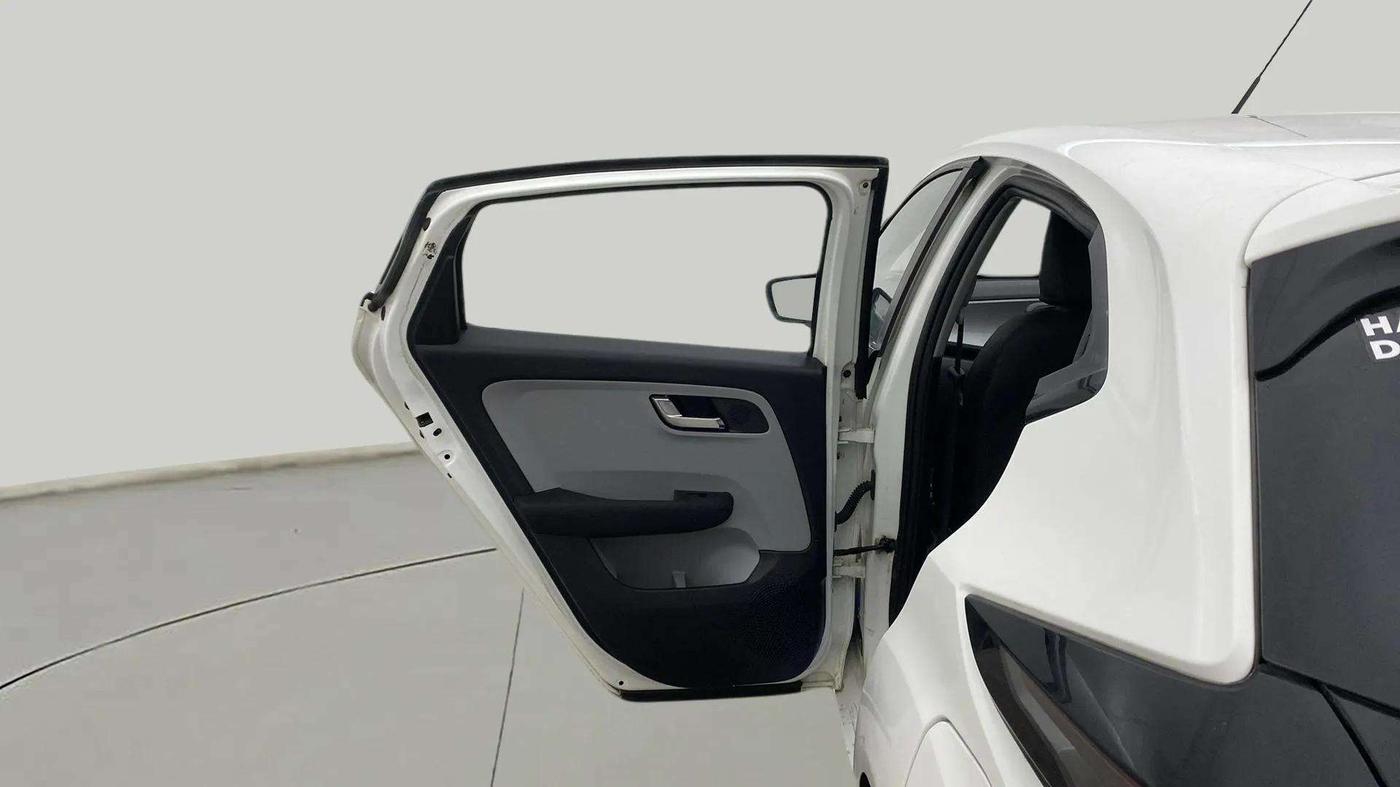 2021 Tata ALTROZ XZ DIESEL, Diesel, Manual, 46,464 km, LHS Rear Door