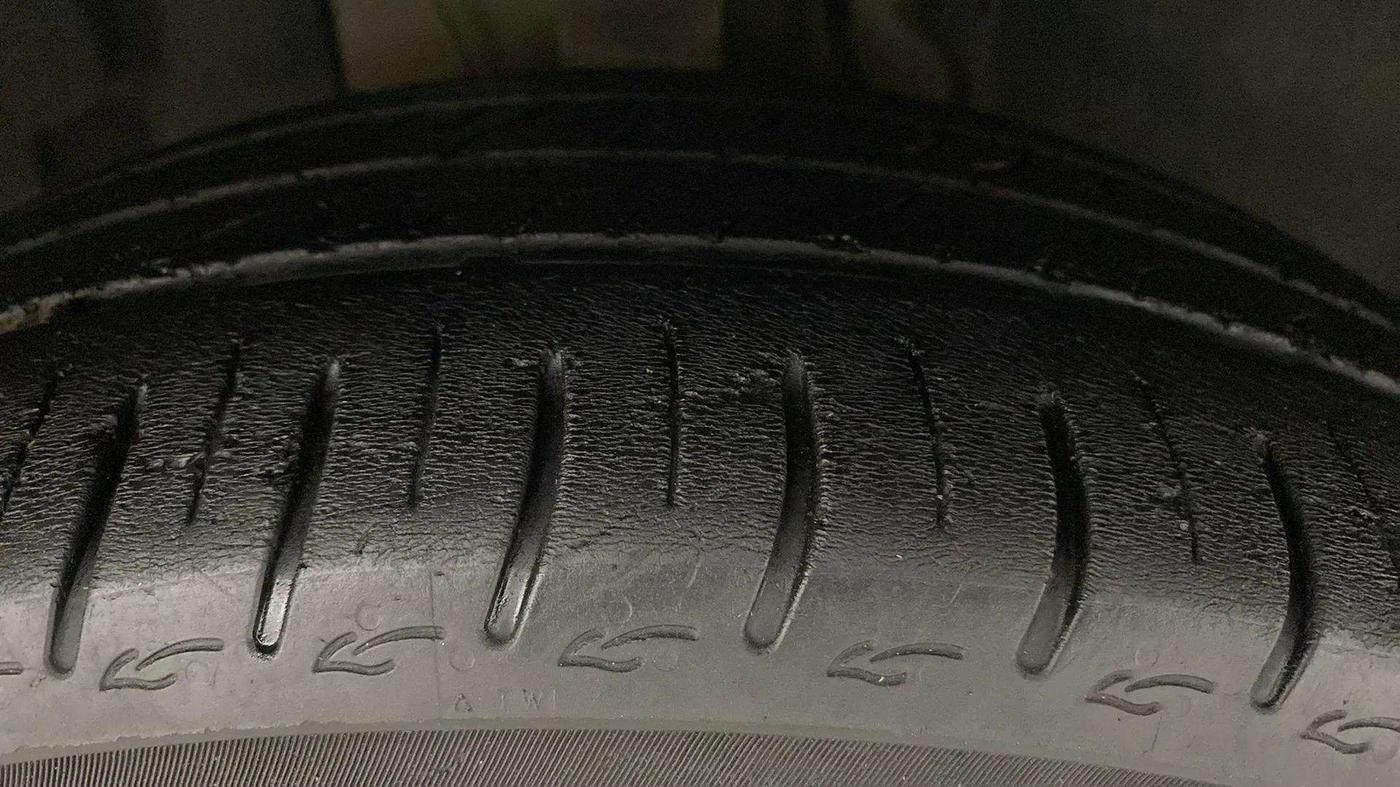 2023 Tata ALTROZ XM PLUS CNG, CNG, Manual, 24,083 km, Right Front Tyre Tread