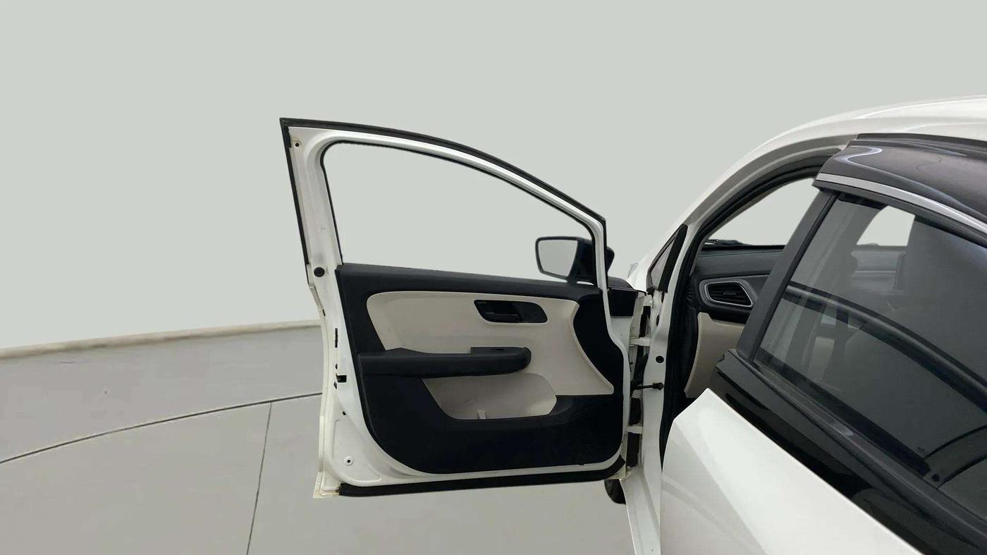 2023 Tata ALTROZ XM PLUS CNG, CNG, Manual, 24,083 km, LHS Front Door