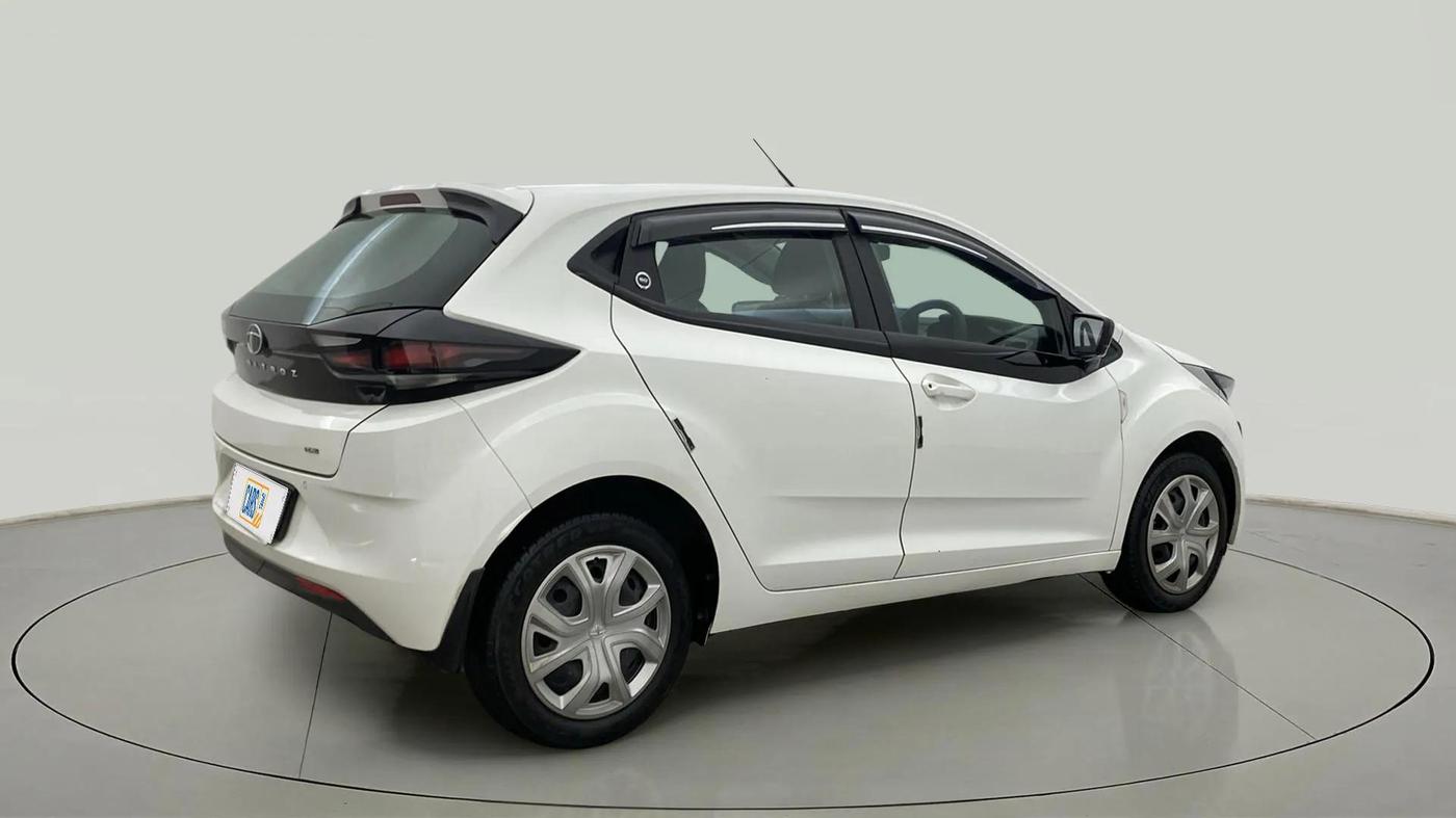 2023 Tata ALTROZ XM PLUS CNG, CNG, Manual, 24,083 km, Right Back Diagonal