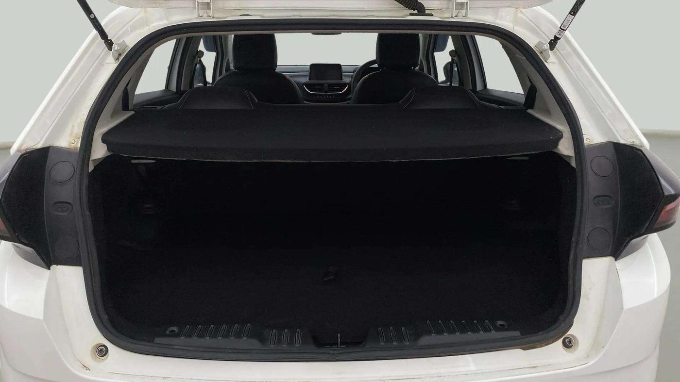 2023 Tata ALTROZ XM PLUS CNG, CNG, Manual, 24,083 km, Boot Inside