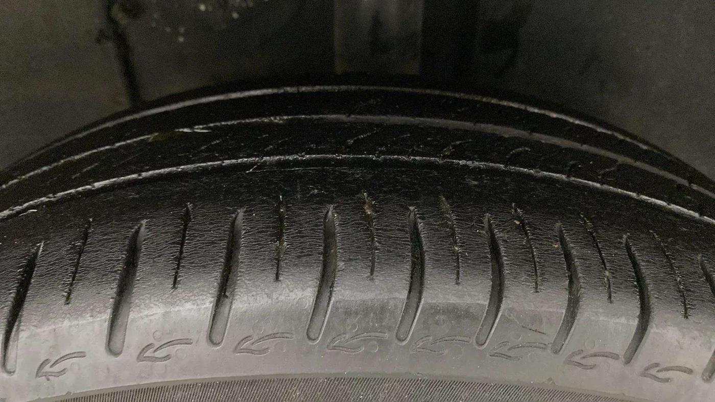 2023 Tata ALTROZ XM PLUS CNG, CNG, Manual, 24,083 km, Left Rear Tyre Tread