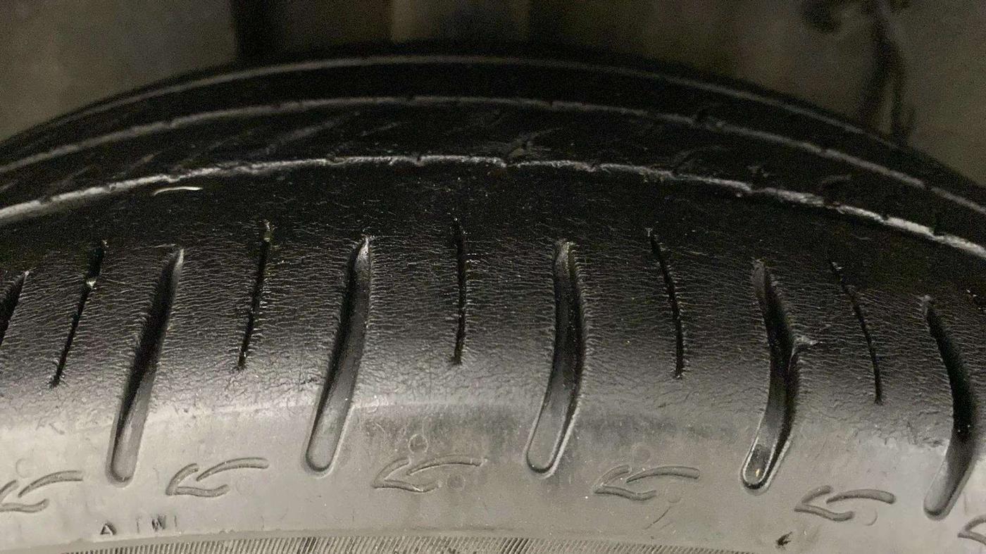 2023 Tata ALTROZ XM PLUS CNG, CNG, Manual, 24,083 km, Right Rear Tyre Tread
