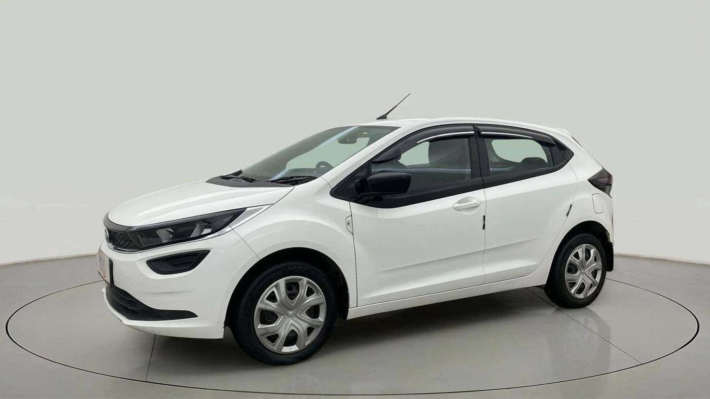 2023 Tata ALTROZ XM PLUS CNG, CNG, Manual, 24,083 km, Left Front Diagonal