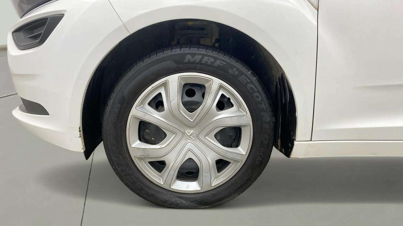 2023 Tata ALTROZ XM PLUS CNG, CNG, Manual, 24,083 km, Left Front Wheel