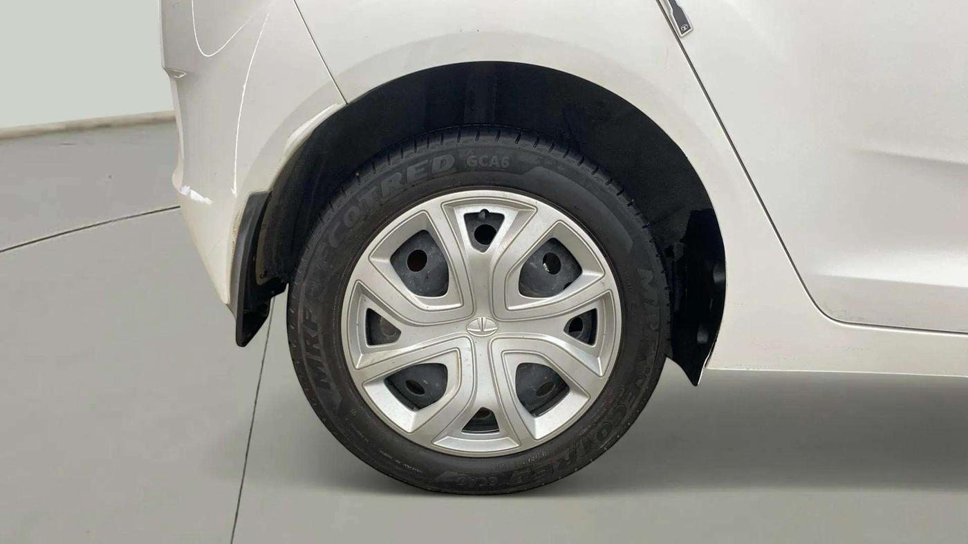 2023 Tata ALTROZ XM PLUS CNG, CNG, Manual, 24,083 km, Right Rear Wheel