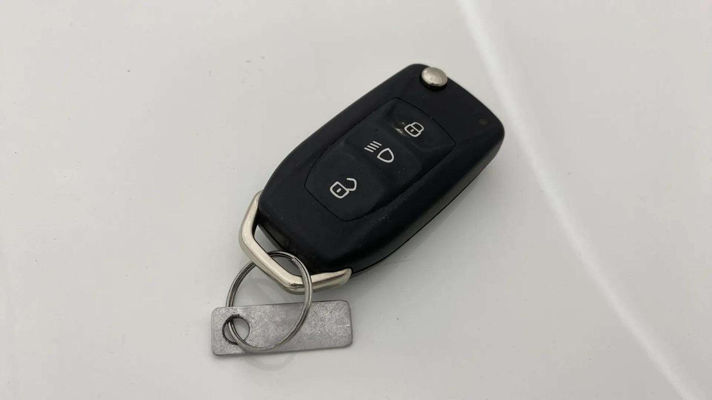 2023 Tata ALTROZ XM PLUS CNG, CNG, Manual, 24,083 km, Key Close Up