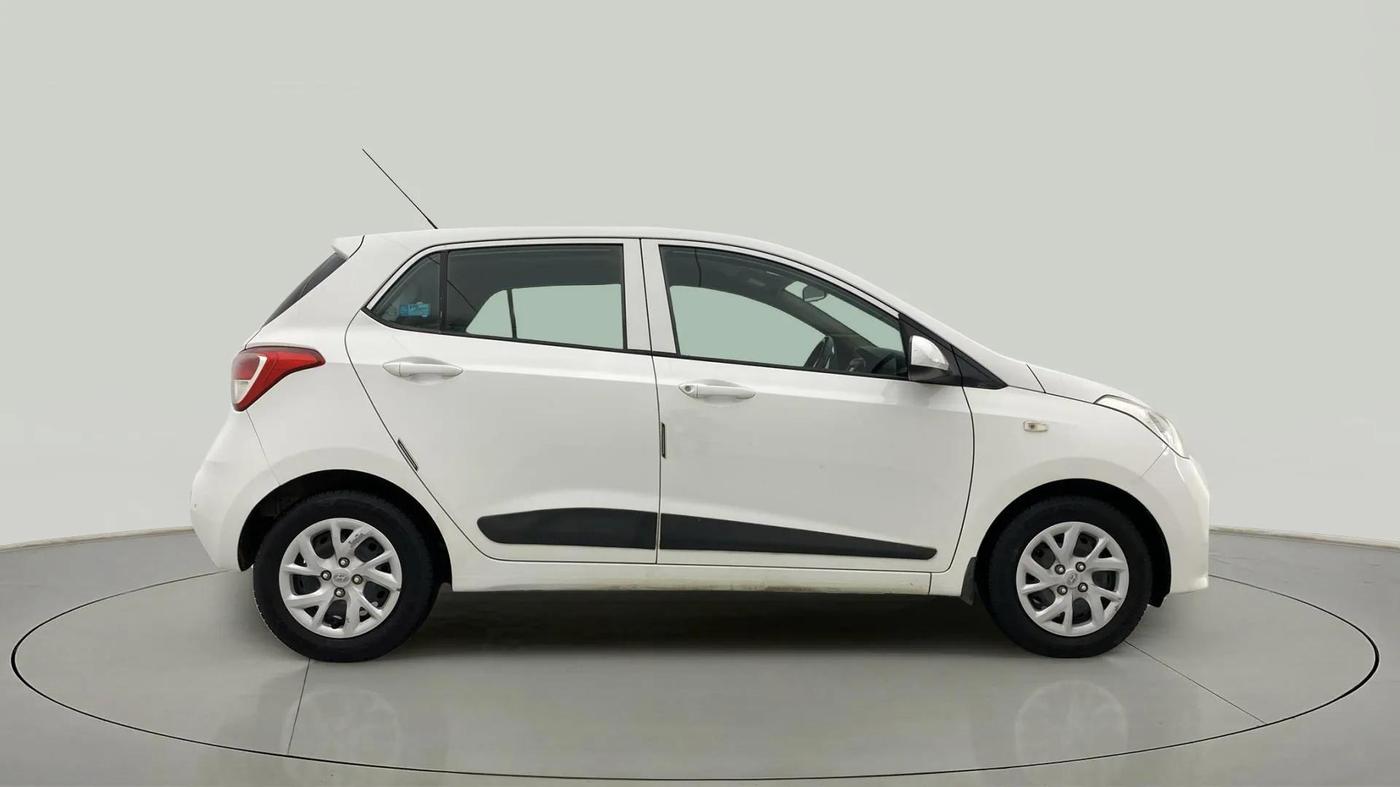 2017 Hyundai Grand i10 SPORTZ 1.2 KAPPA VTVT, Petrol, Manual, 35,714 km, Right Side View