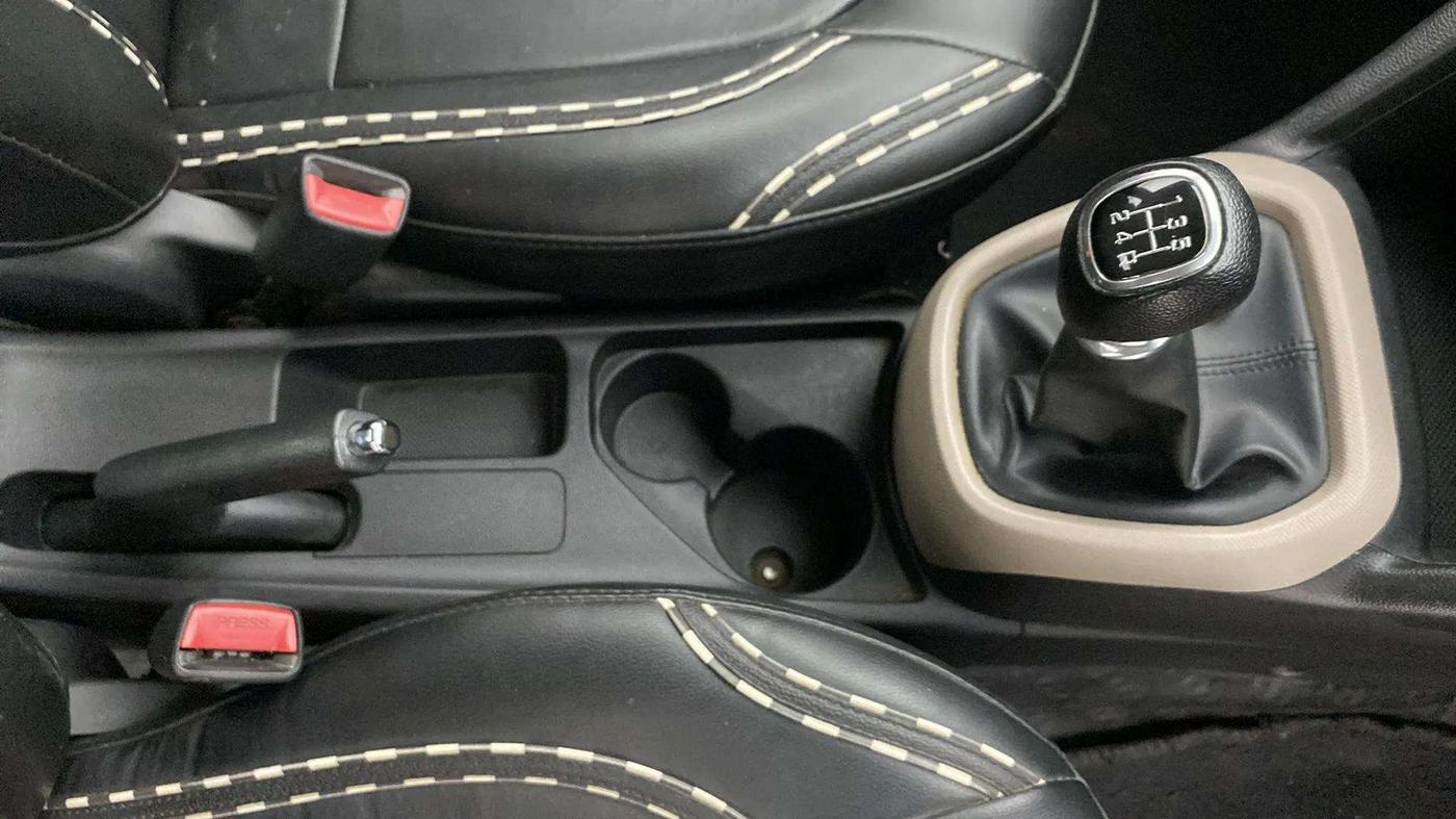 2017 Hyundai Grand i10 SPORTZ 1.2 KAPPA VTVT, Petrol, Manual, 35,714 km, Gear Lever