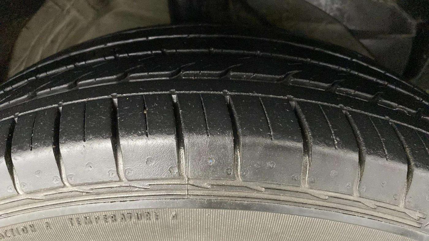 2020 MG HECTOR SHARP 1.5 DCT PETROL, Petrol, Automatic, 32,909 km, Right Front Tyre Tread