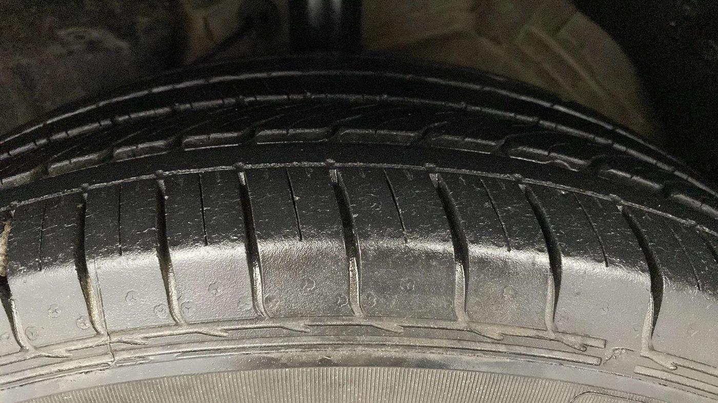 2020 MG HECTOR SHARP 1.5 DCT PETROL, Petrol, Automatic, 32,909 km, Left Front Tyre Tread