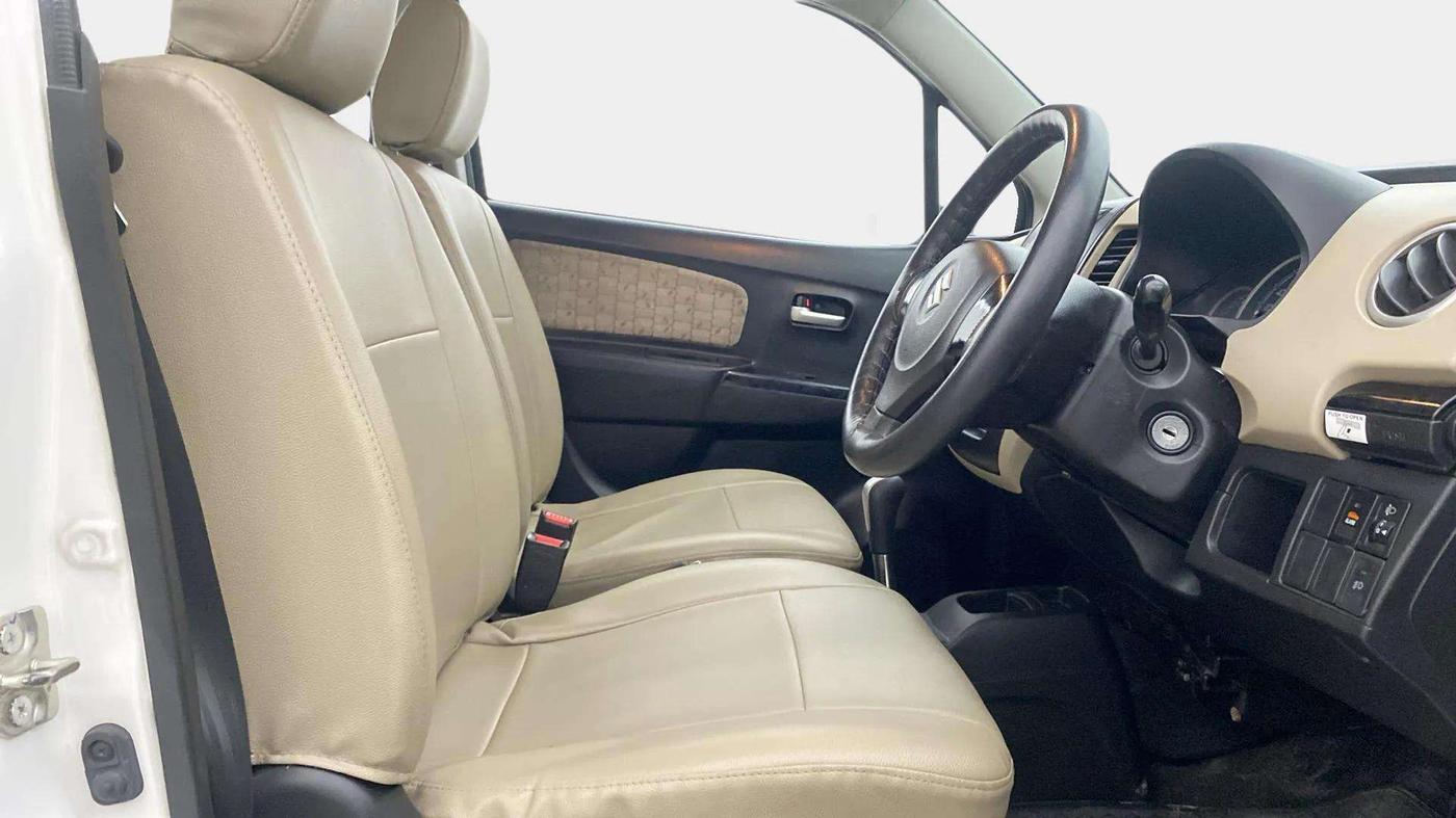 2017 Maruti Wagon R 1.0 VXI AMT, Petrol, Automatic, 68,432 km, Right Side Front Door Cabin