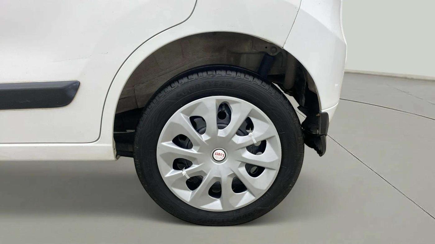 2017 Maruti Wagon R 1.0 VXI AMT, Petrol, Automatic, 68,432 km, Left Rear Wheel