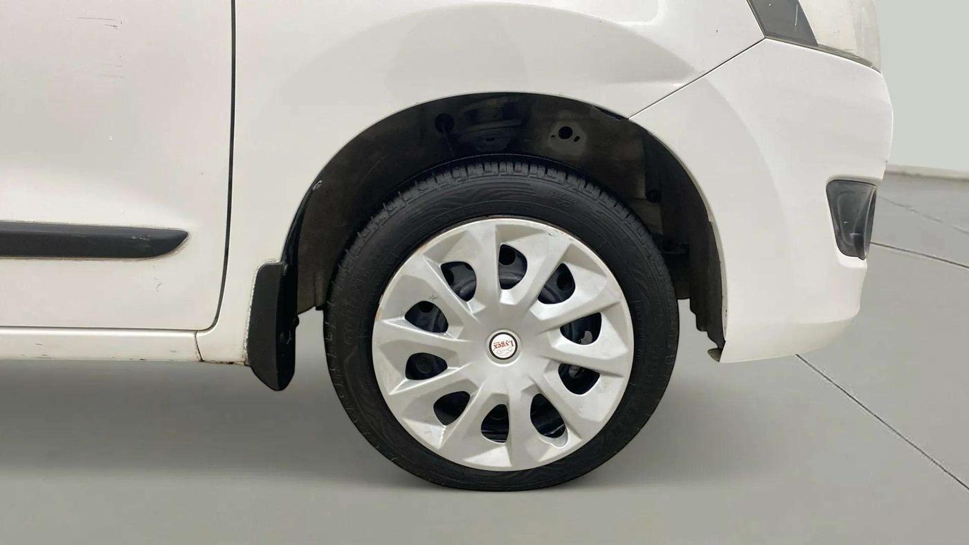 2017 Maruti Wagon R 1.0 VXI AMT, Petrol, Automatic, 68,432 km, Right Front Wheel