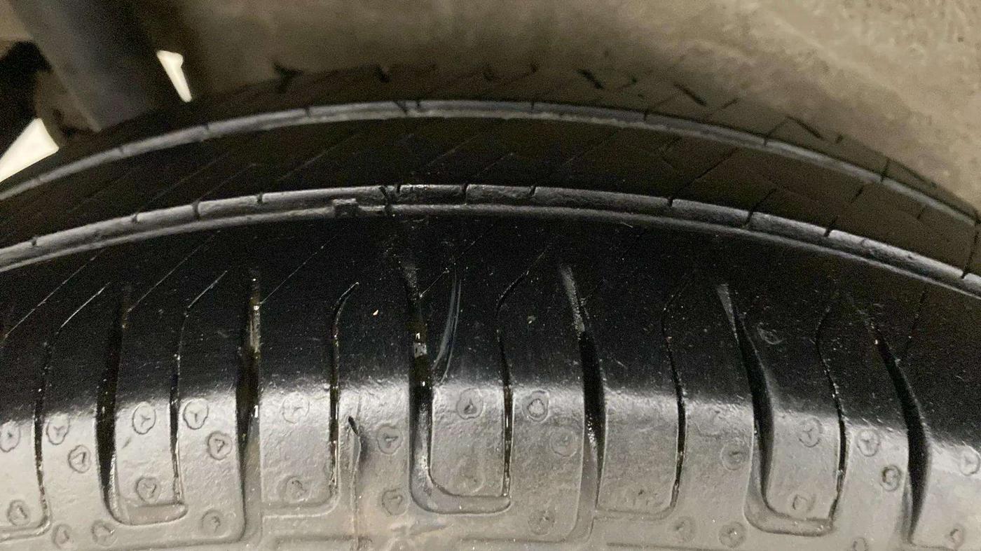 2017 Maruti Wagon R 1.0 VXI AMT, Petrol, Automatic, 68,432 km, Right Rear Tyre Tread