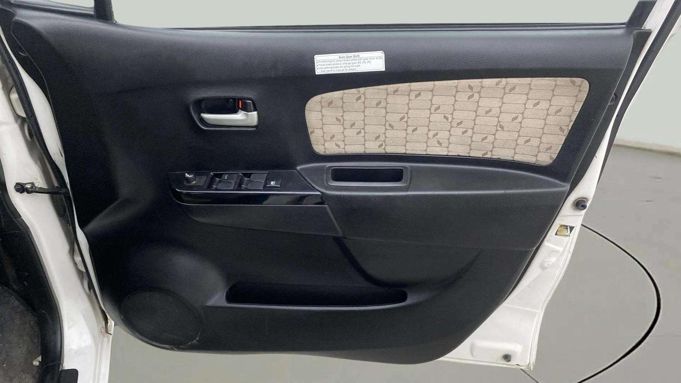 2017 Maruti Wagon R 1.0 VXI AMT, Petrol, Automatic, 68,432 km, Driver Side Door Panels Control