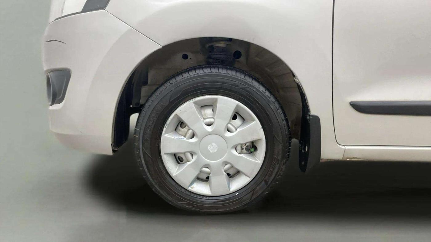 2016 Maruti Wagon R 1.0 LXI CNG, CNG, Manual, 33,540 km, Left Front Wheel