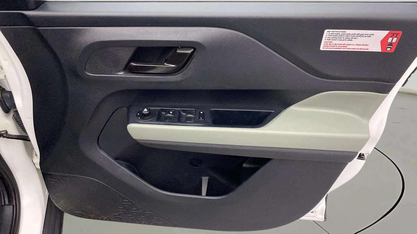 2023 Tata PUNCH ADVENTURE AMT, Petrol, Automatic, 18,522 km, Driver Side Door Panels Control