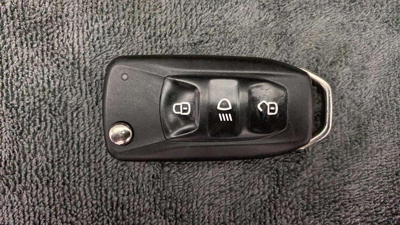 2023 Tata PUNCH ADVENTURE AMT, Petrol, Automatic, 18,522 km, Key Close Up