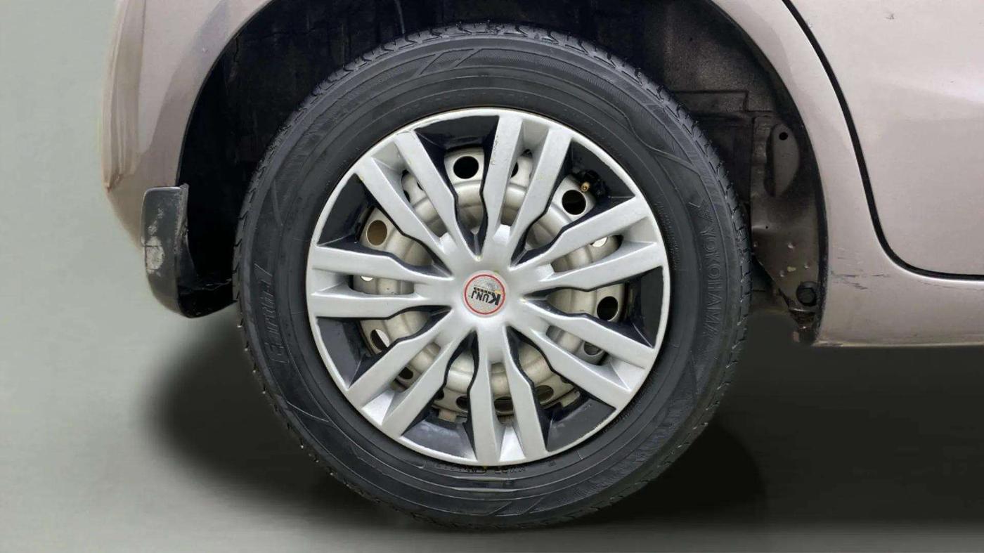 2013 Honda Brio EX MT, Petrol, Manual, 41,592 km, Right Rear Wheel