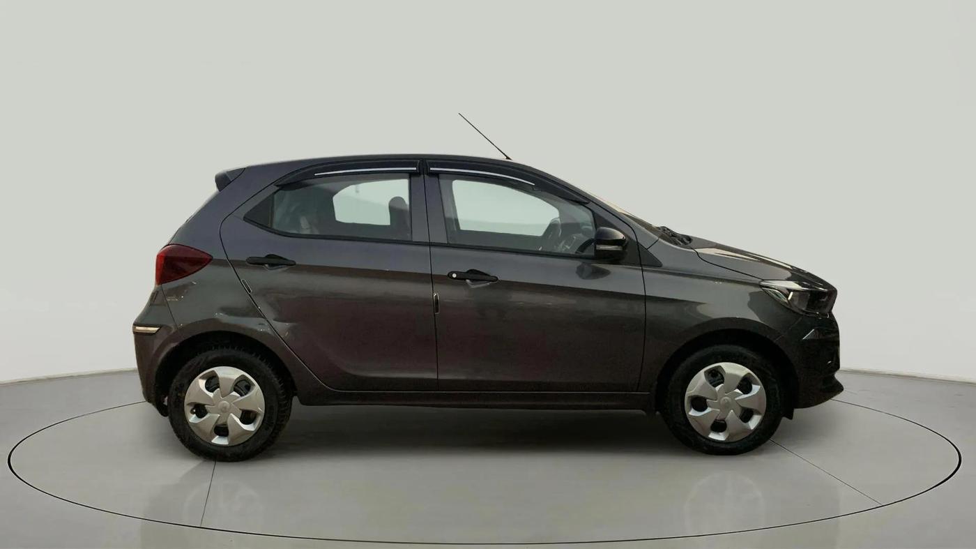 2024 Tata Tiago XM PETROL, Petrol, Manual, 460 km, Right Side View