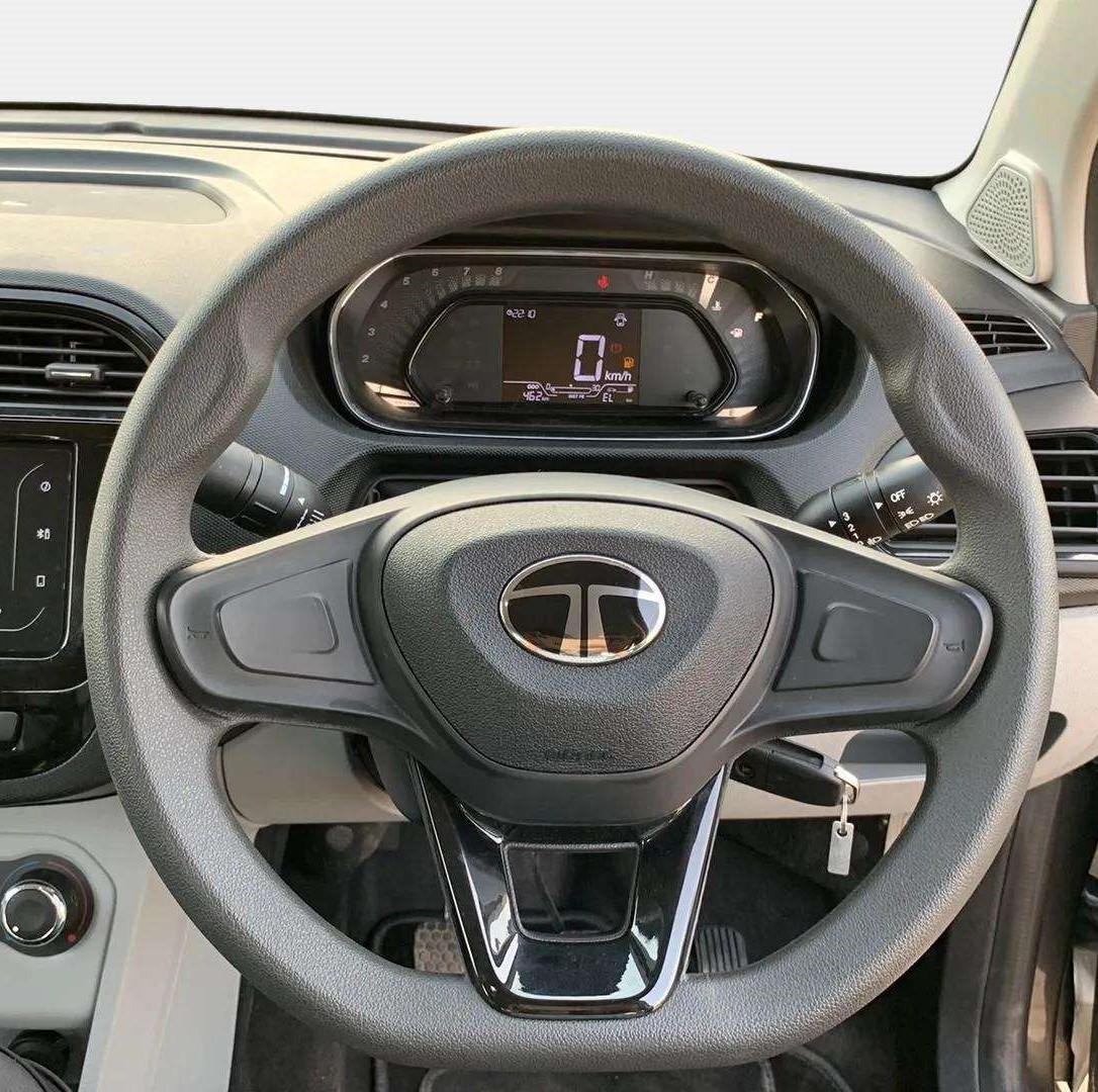 2024 Tata Tiago XM PETROL, Petrol, Manual, 460 km, Steering Wheel Close Up