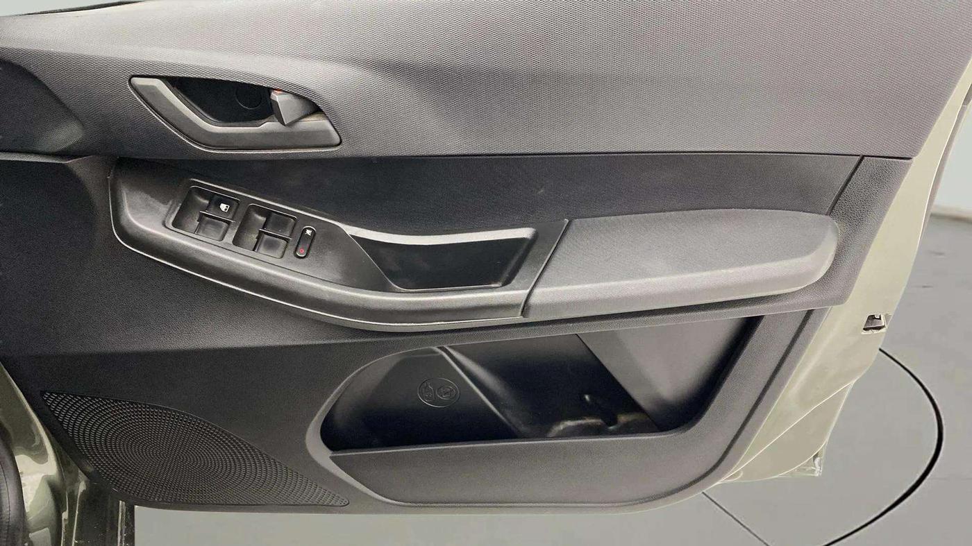 2022 Tata TIAGO NRG XZ AMT, Petrol, Automatic, 12,615 km, Driver Side Door Panels Control