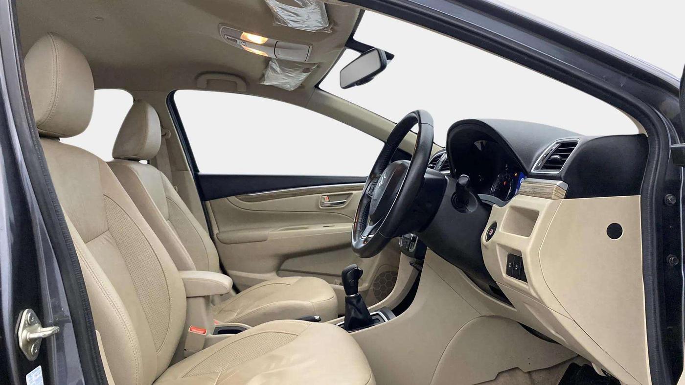 2022 Maruti Ciaz ALPHA  AT 1.5 SHVS PETROL, Petrol, Automatic, 34,784 km, Right Side Front Door Cabin