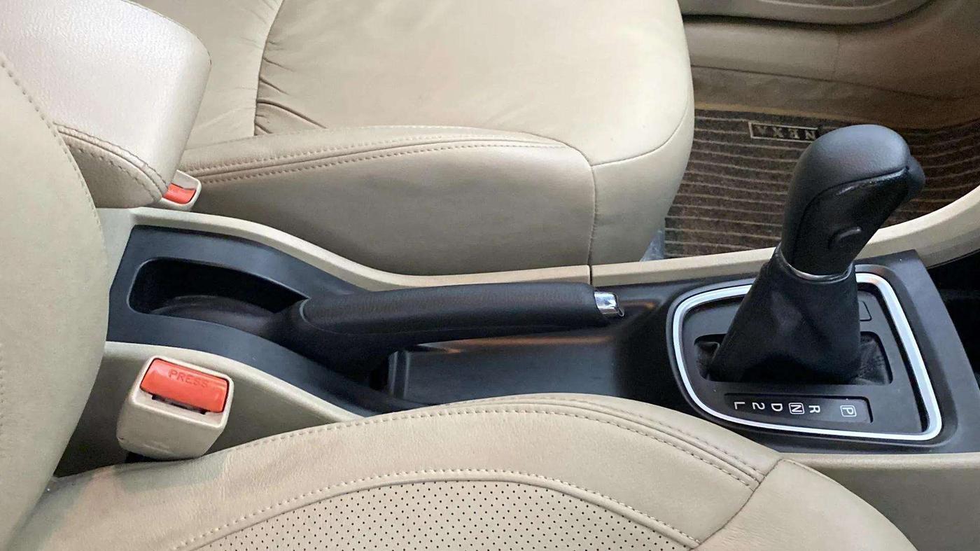 2022 Maruti Ciaz ALPHA  AT 1.5 SHVS PETROL, Petrol, Automatic, 34,784 km, Gear Lever