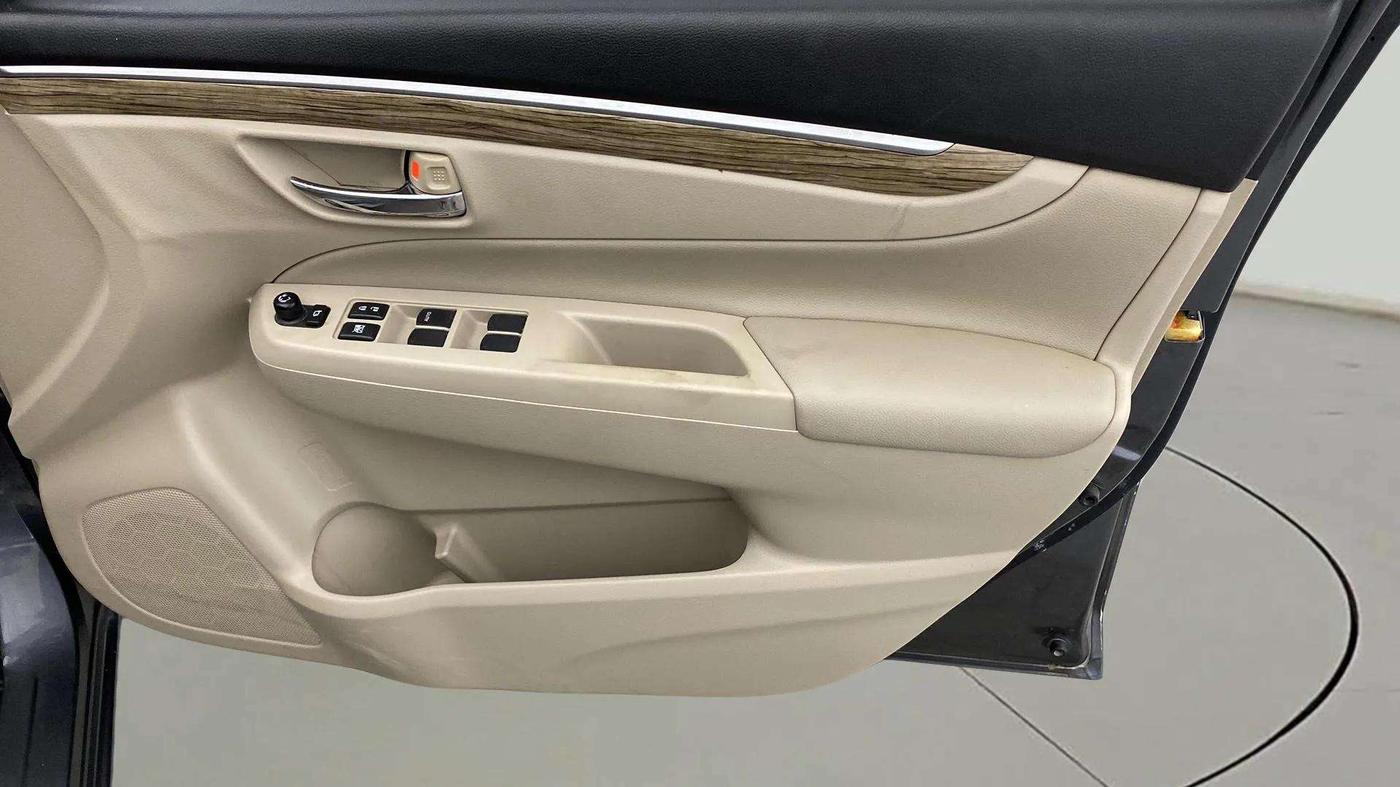 2022 Maruti Ciaz ALPHA  AT 1.5 SHVS PETROL, Petrol, Automatic, 34,784 km, Driver Side Door Panels Control