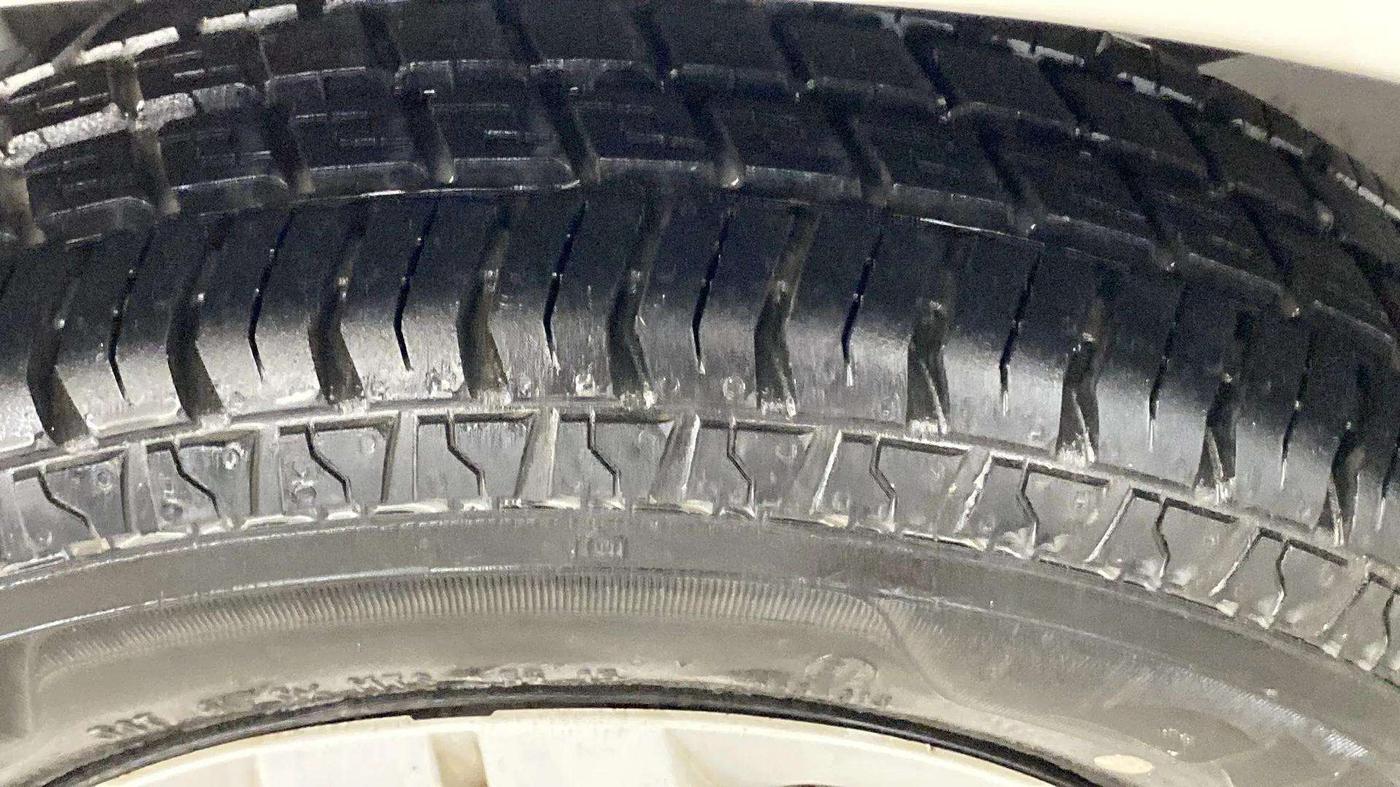 2016 Maruti Alto 800 LXI, Petrol, Manual, 25,228 km, Left Front Tyre Tread