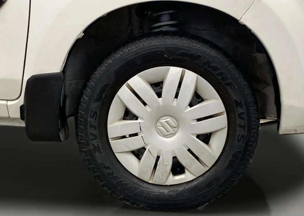 2016 Maruti Alto 800 LXI, Petrol, Manual, 25,228 km, Right Front Wheel