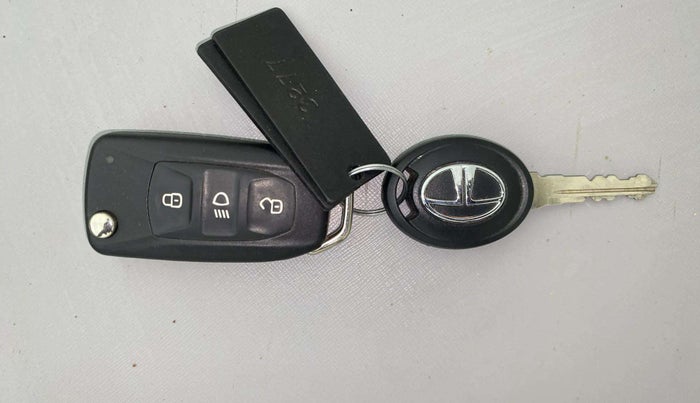 2017 Tata Tiago XZA PETROL, Petrol, Automatic, 17,992 km, Key Close Up