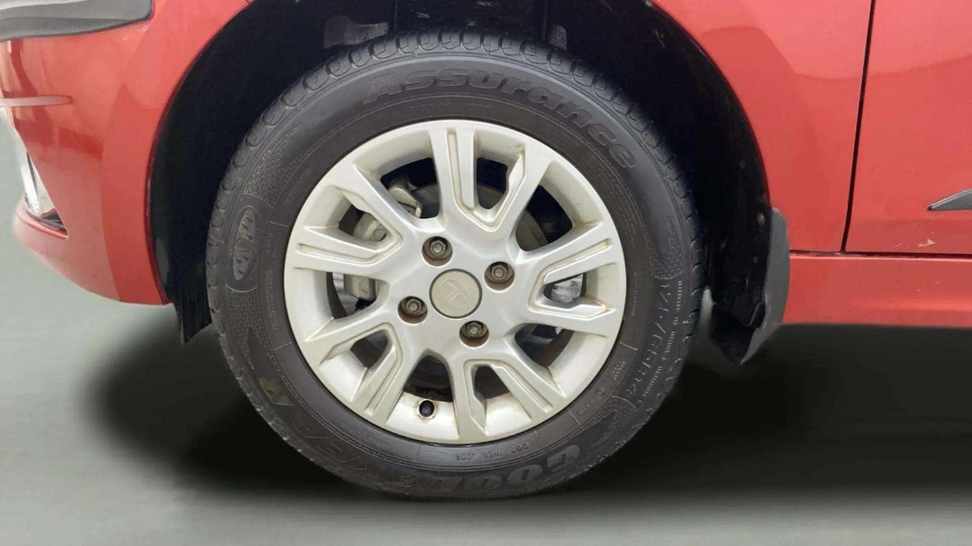 2017 Tata Tiago XZA PETROL, Petrol, Automatic, 17,992 km, Left Front Wheel