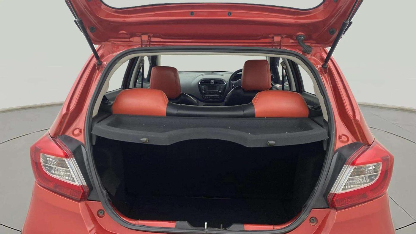 2017 Tata Tiago XZA PETROL, Petrol, Automatic, 17,992 km, Boot Inside