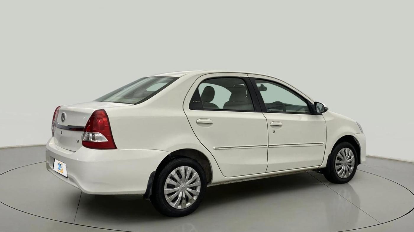 2018 Toyota Etios V PLATINUM, Petrol, Manual, 67,251 km, Right Back Diagonal